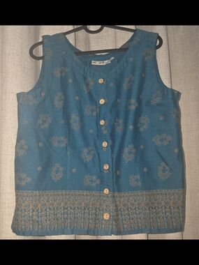Vintage Sun River Teal Sleeveless Button-Front Top with Gold Floral Motif